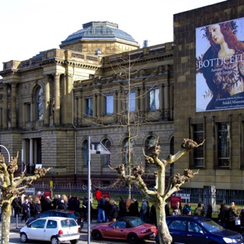 Das Städel- mit Besucherschlange